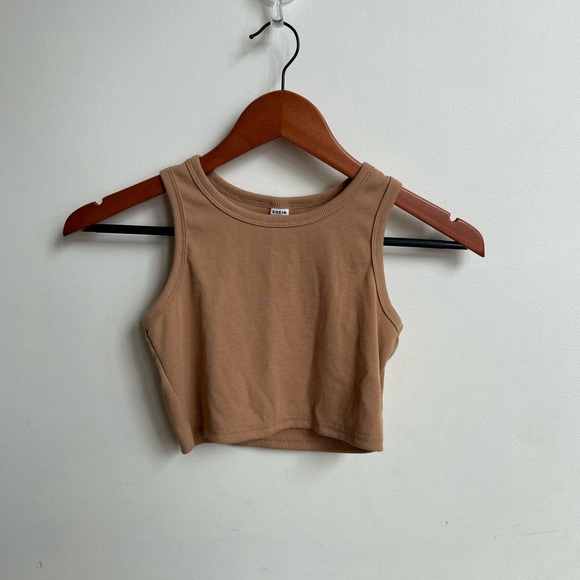 Ribbed creamy beige crop top. Only been worn once. dose not have the tag. - Picture 3 of 6